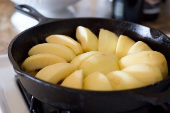 caramelizing apples