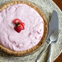 strawberry pie with sesame crust